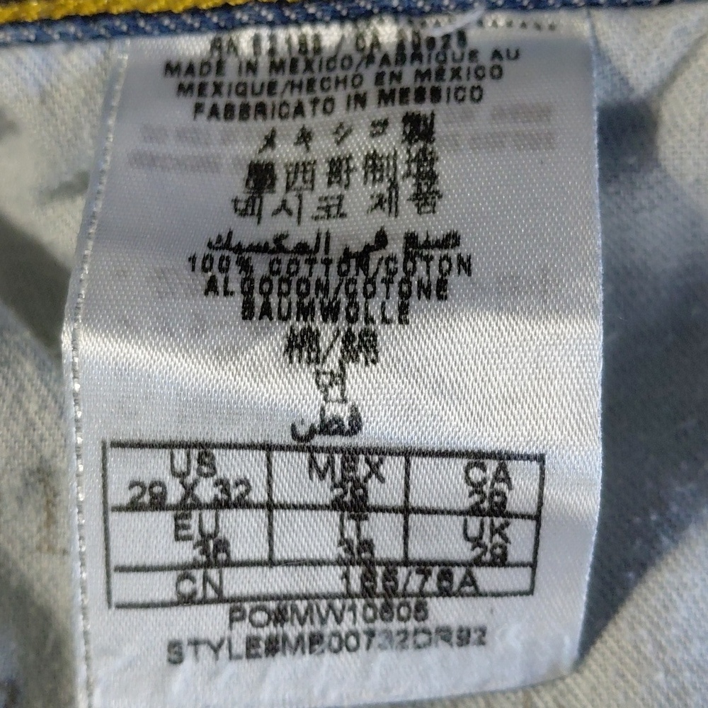 8122....Guess Jeans Straight Leg Size 29X32,  8"Rise - Picture 5 of 5
